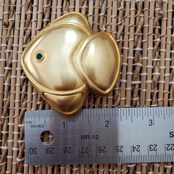 BOLD! Vogue Les Bernard Pin Brooch 1980s Gold Tone Fish w/Green Eye. Made in USA - Picture 5 of 7